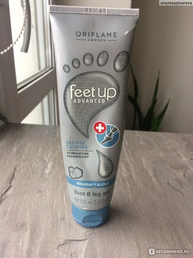 Go feet up. Гель для снятия тяжести в ногах орифлейм. Ночной увлажняющий крем для ног feet up comfort. Крем для ног орифлейм feet up. Feet on table.