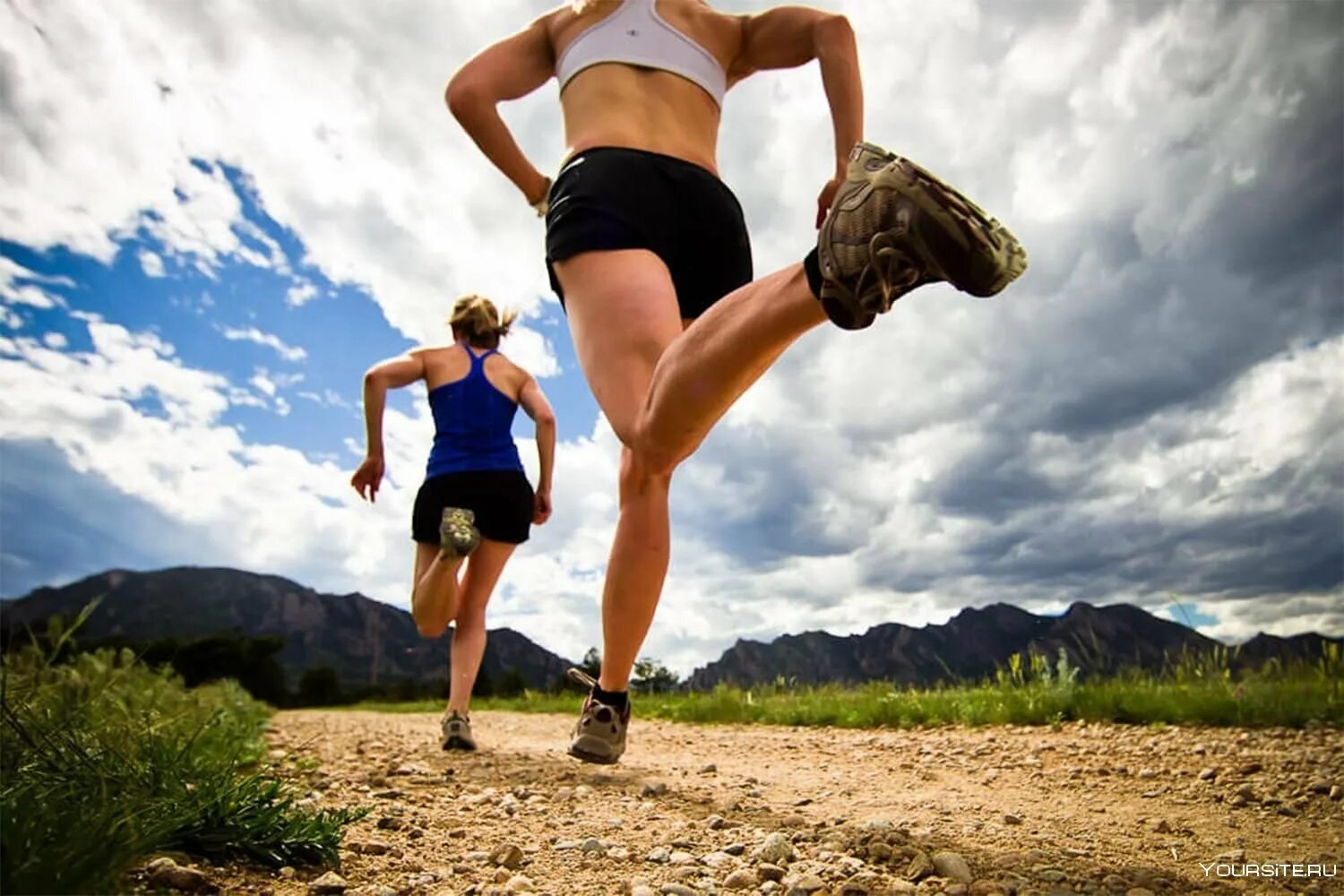 Sport your life. Спортивные люди. Занимайтесь спортом. Занятие спортом бег. Активный образ жизни.