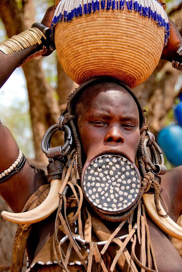 Эфиопы малагасийцы мулаты. Жители африки. Ндебеле (народ в юар). Кения племя масаи. Племя арборе эфиопия.