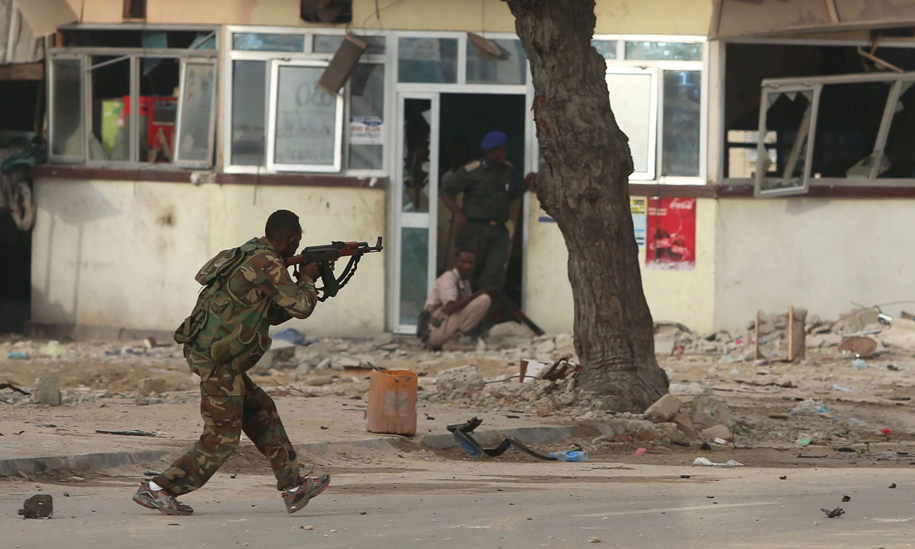 Могадишо, Сомали перестрелка. Вооруженное нападение террористов.
