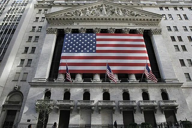 Watch First Republic Bank Is Said to Weigh $100 Billion Asset Sales - Bloomberg