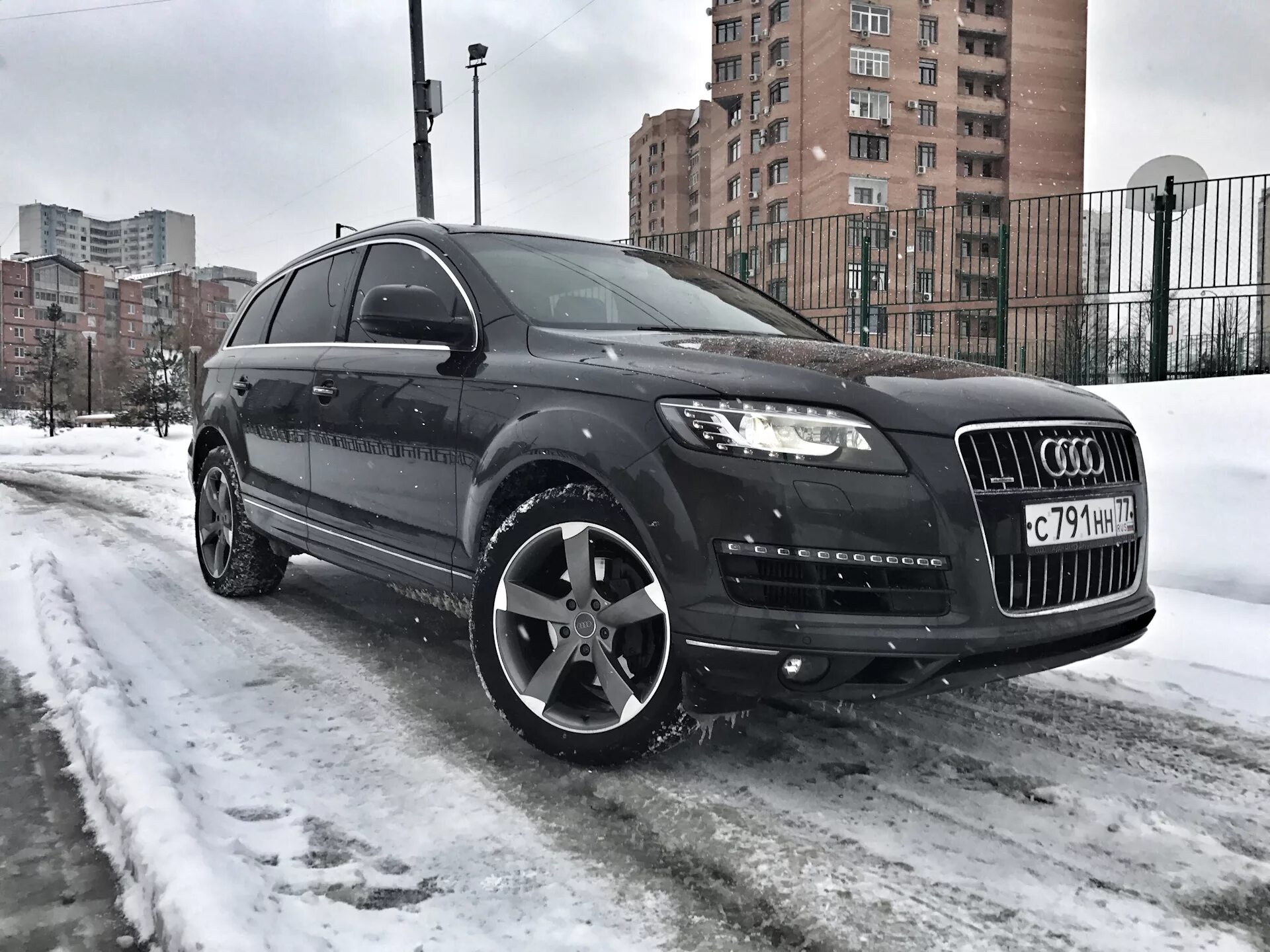 Ауди ку7 дизель 3. Audi q7 r20. Audi q7 4l диски r22. Audi q5 Rotor r20. Audi q7 r21 ротор.