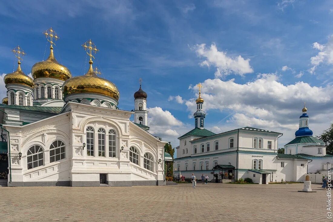 Мин воды казань прямой. Раифский монастырь. Раифский Богородицкий мужской монастырь. Альметьевск в Раифский монастырь. Раифский Богородицкий монастырь: Зеленодольск утка.