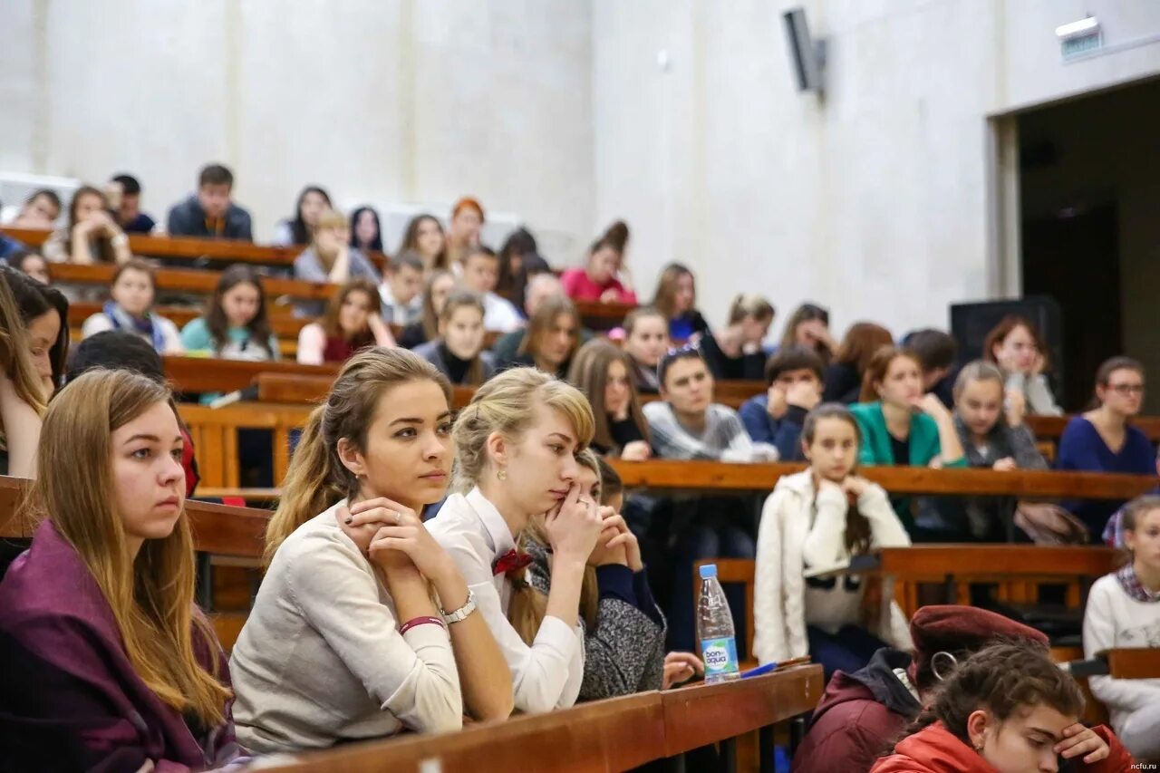 Дополнительные факультеты. РГГУ студенты. Студенты в аудитории. Аудитория в вузе. Лекция в университете.