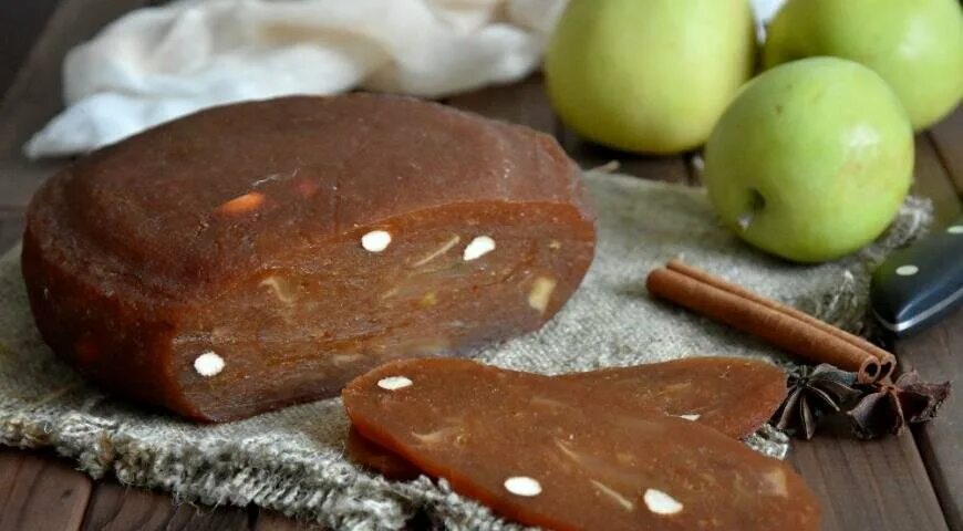 Сыр с корицей. Яблочный сыр с грецким орехом. Яблочный сыр с корицей и грецким орехом. Американский сыр чеддер. Сладкий бутерброд с яблоком.