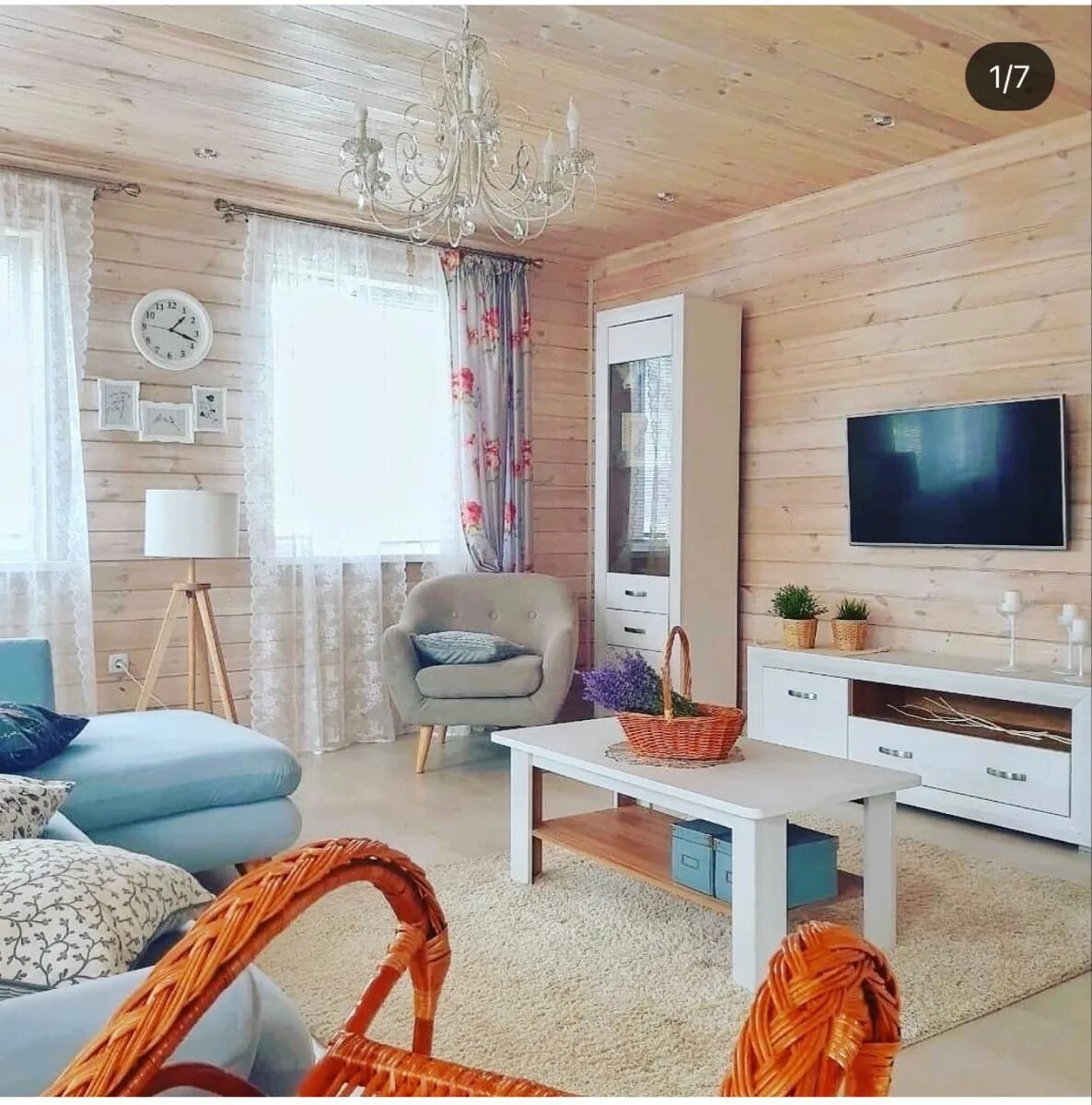 That light though. Дизайн дома, Деревенские дома, Интерьер