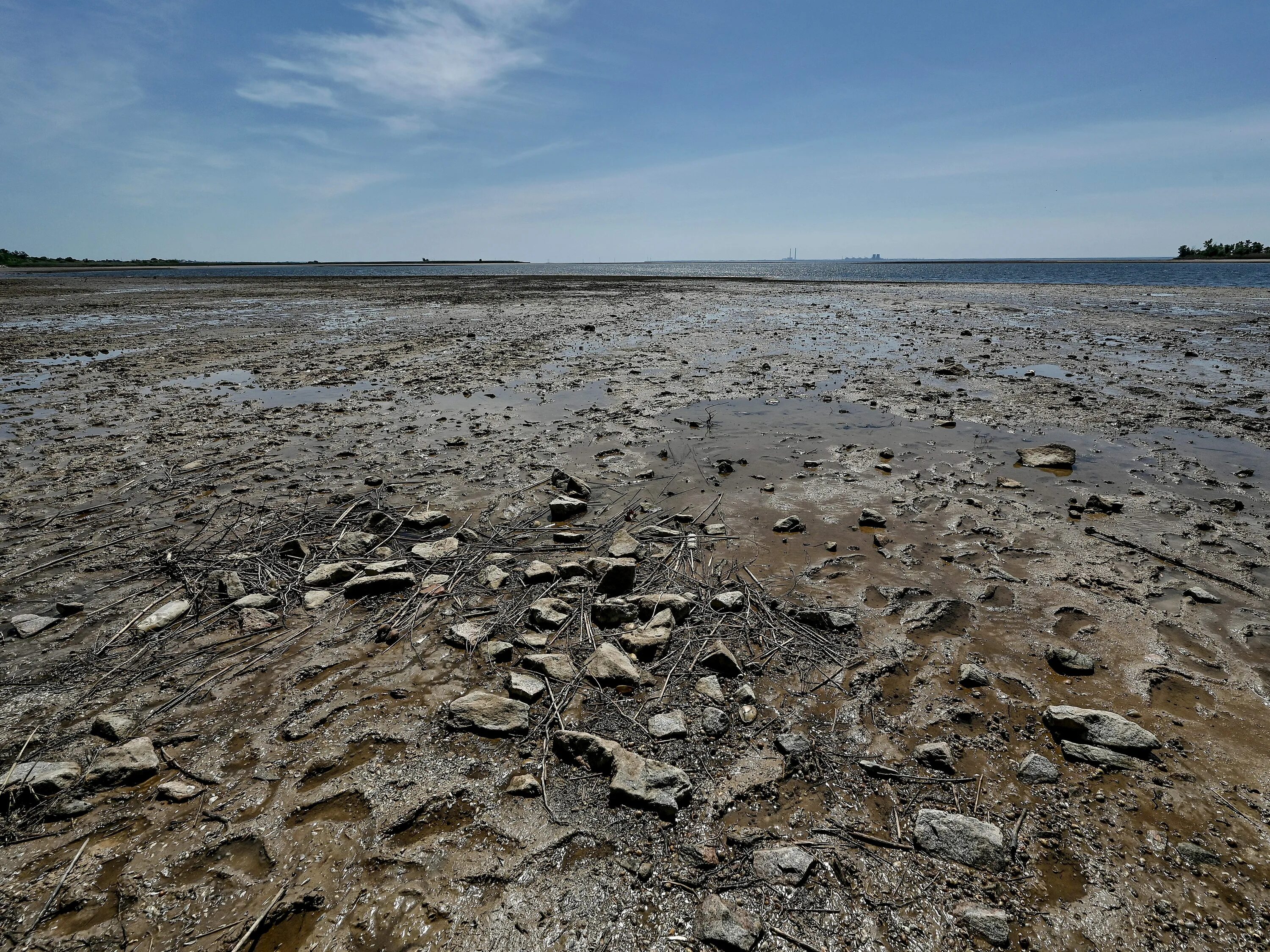 Каховское водохранилище обмеление. Каховское водохранилище обмеление Спутник. Обмеление Каховского водохранилища спутниковые снимки. Каховское водохранилище 2023. Как выглядело каховское водохранилище