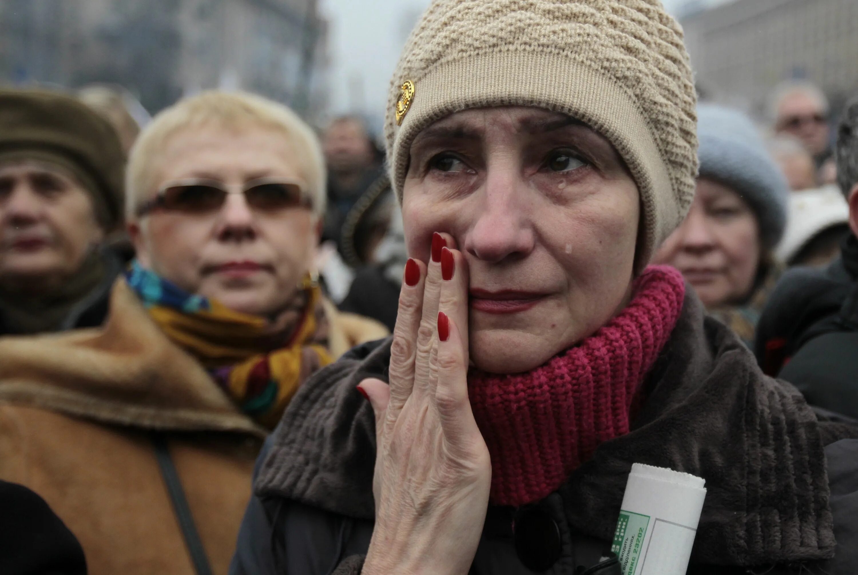 Хохлы кричат. Россияне плачут. Украинцы плачут. Майдан женщины. Пенсионеры Украины на Майдане.