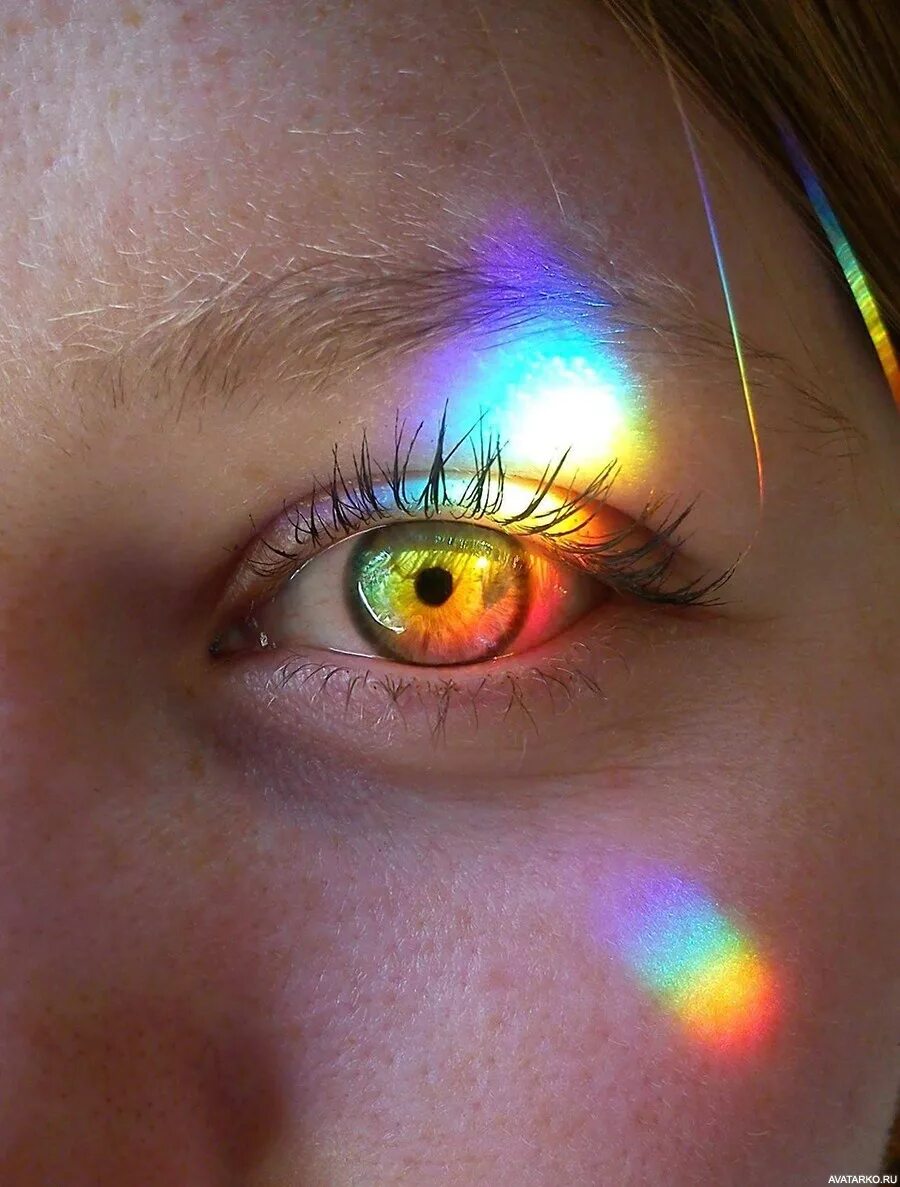Глаз освещение. Радужные глаза. Разноцветные глаза. Светящийся глаз. Радужные линзы.
