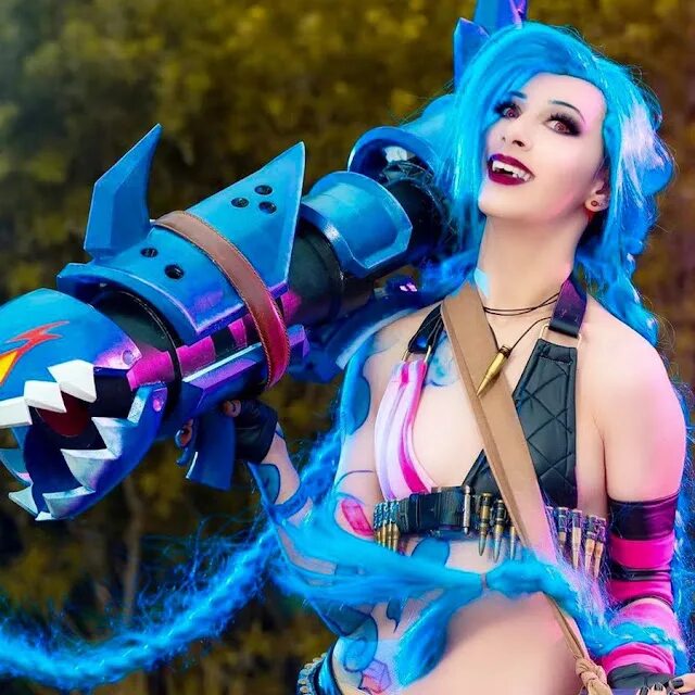 Jinx cosplay. Джинкс косплей. Джинкс 2021. Джинкс Звездный защитник косплей. Косплей Джинкс Сайлас.