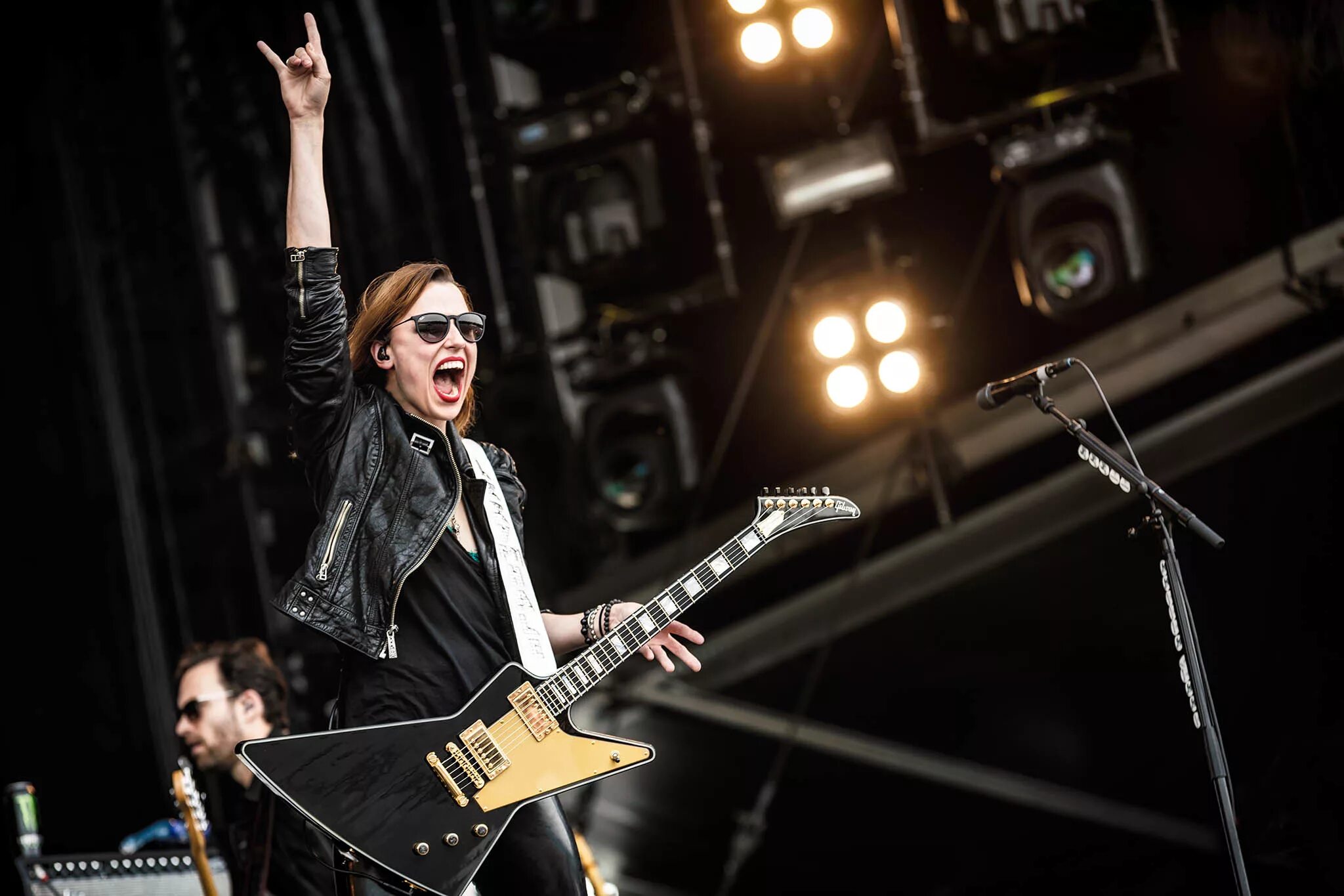 Portishead 2021. Cia певица. Хеви металл рок. Алиса группа. Sia 2022 певица.