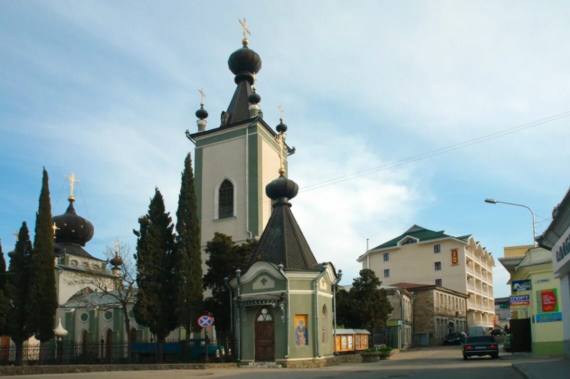 Алушта храм всех крымских. Храм феодора стратилата алушта. храма федора стратилата алушта. алушта храм всех крымских святых и феодора стратилата. храм всех крымских святых в алуште.