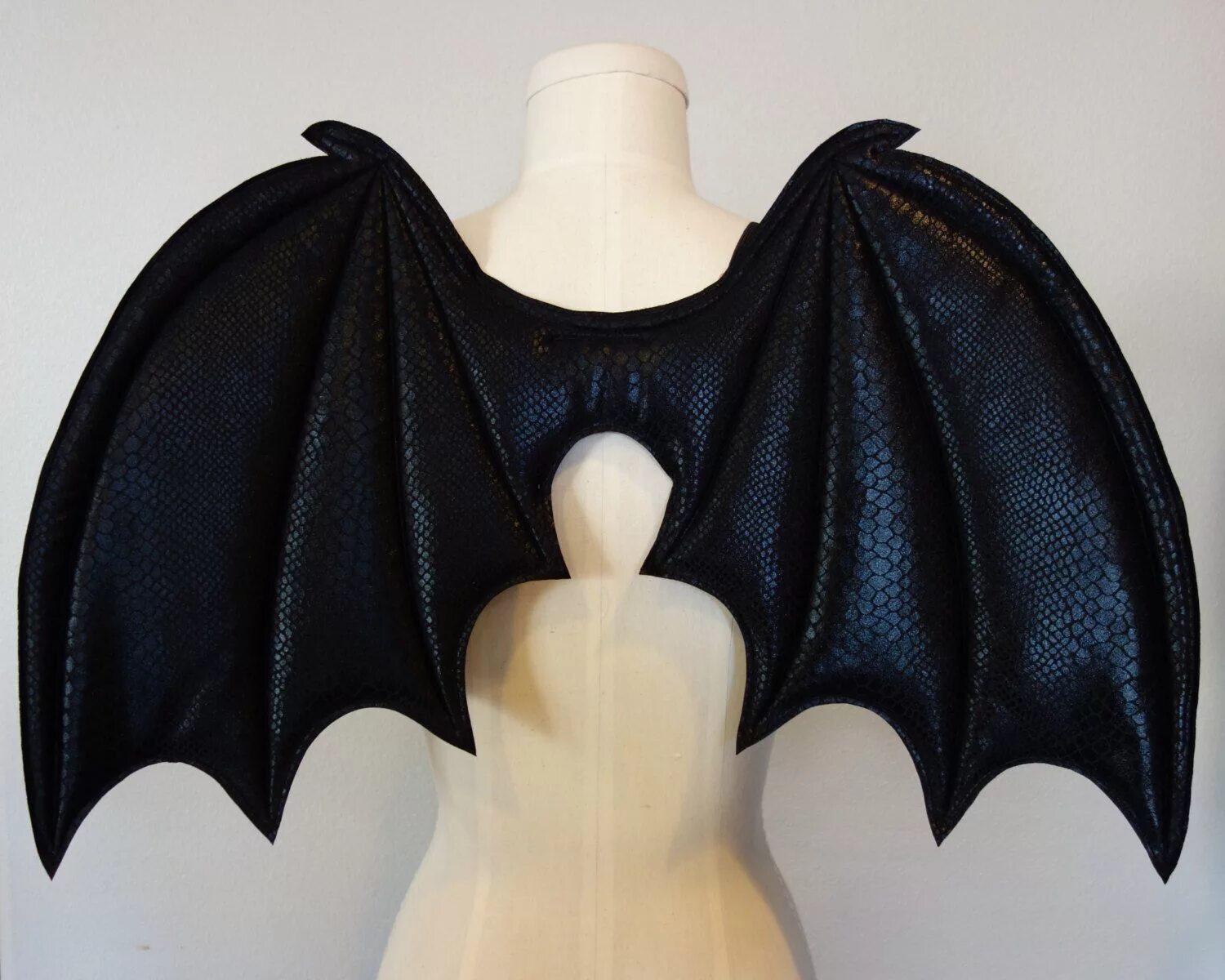 кожаные крылья демона. как сделать крылья демона своими руками. костюм "дракон". как сделать крылья демона своими руками. крылья из картона.