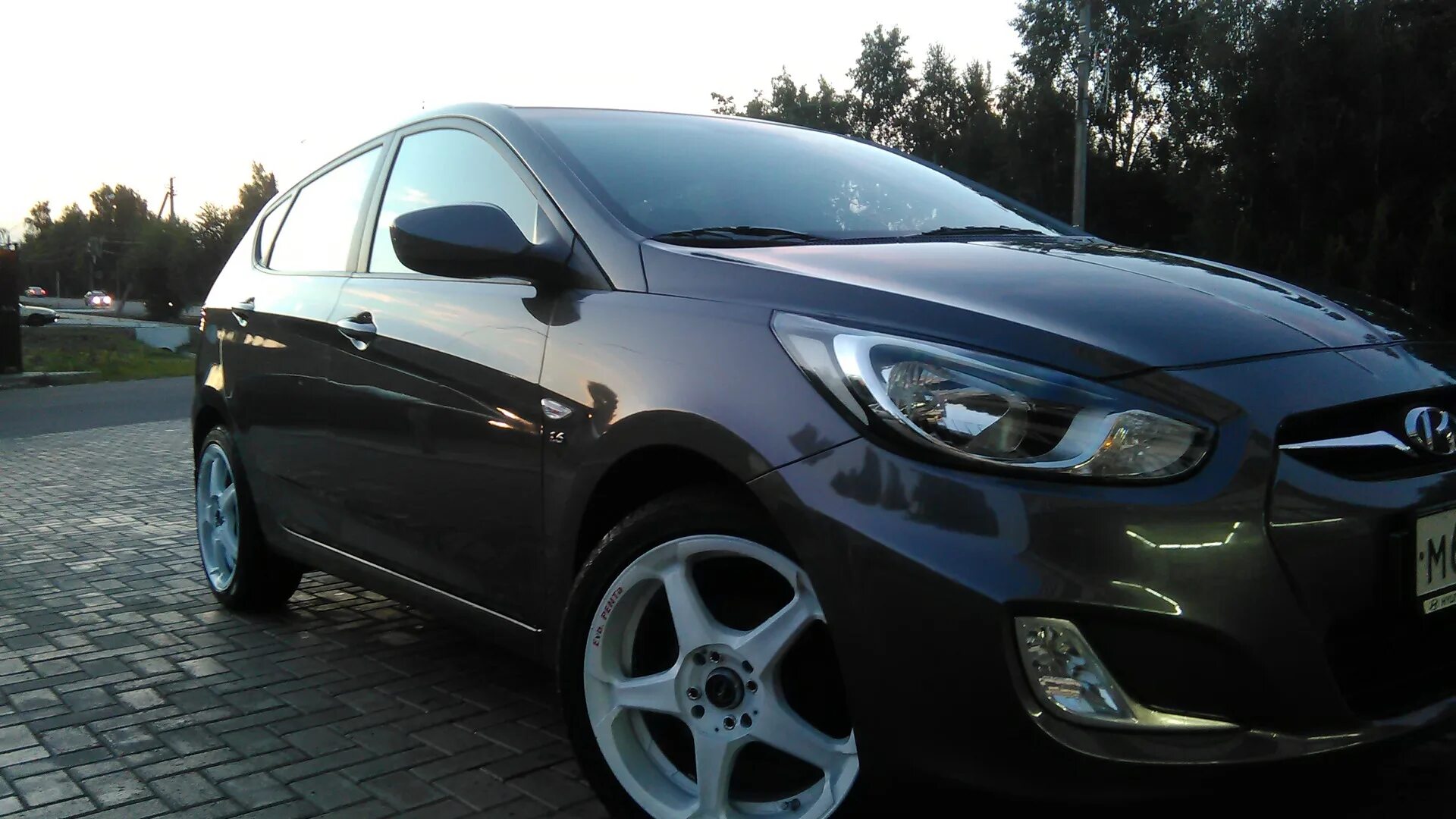 Диски на солярис 1. Колеса hyundai solaris r16. Черный. Hyundai solaris r15. Hyundai.