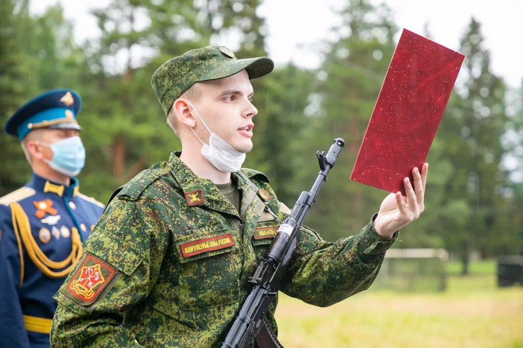 Воинская присяга российской. Военная присяга. Солдаты России. Присяга солдата. Присяга солдата РФ.