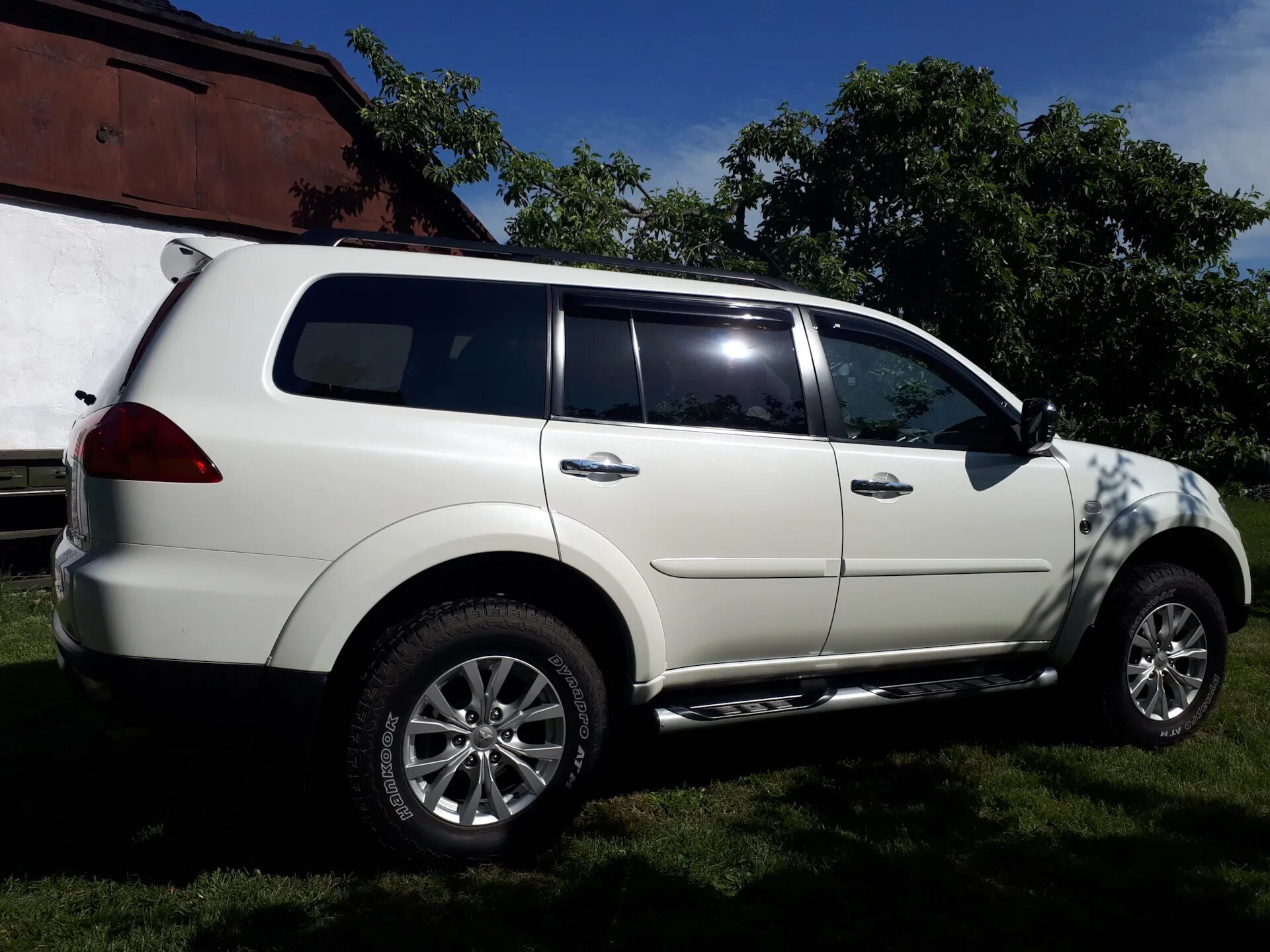 Mitsubishi pajero sport 2012. Mitsubishi Pajero Sport 2. Мицубиси Паджеро спорт 2,5. Митсубиси Паджеро спорт 2012. Мицубиси Паджеро спорт 2.5 2005.