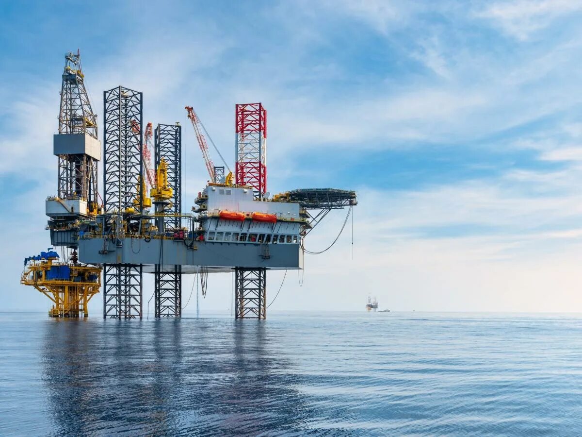 Нефтяная платформа draugen. Морская буровая вышка. Jack up rig middle east. Китайские нефтегазовые компании. Добыча нефти и газа.