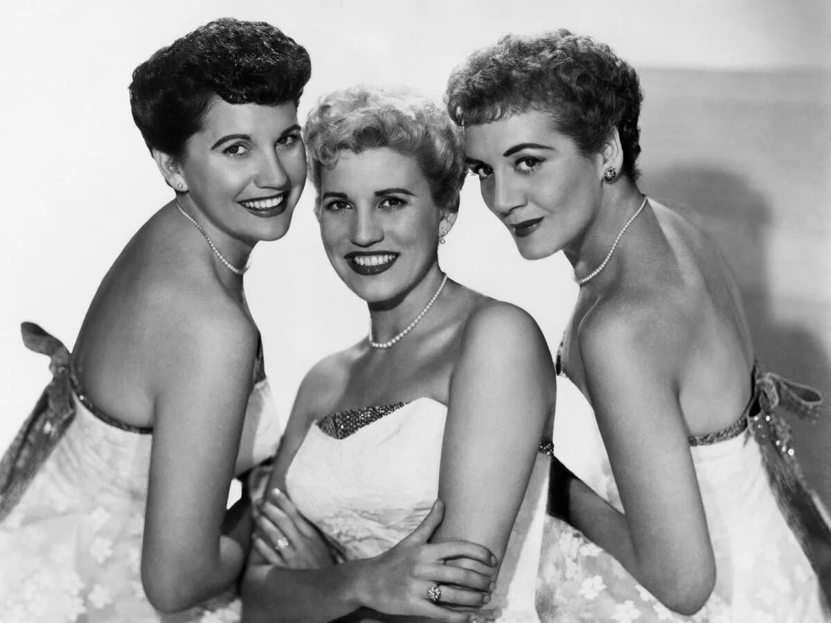 Сестры Эндрюс. Патти сестры Эндрюс. The Andrews sisters фото. The Andrews sisters в старости.