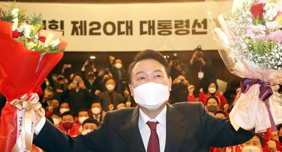 Чжун бтс. Мун чжэ ин и bts. Юн сок ель и бтс. Юн сок ёль политики республики корея. Юн сок ель и бтс.