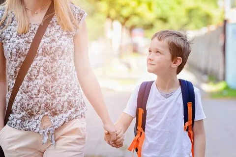 My sister to school every day walk