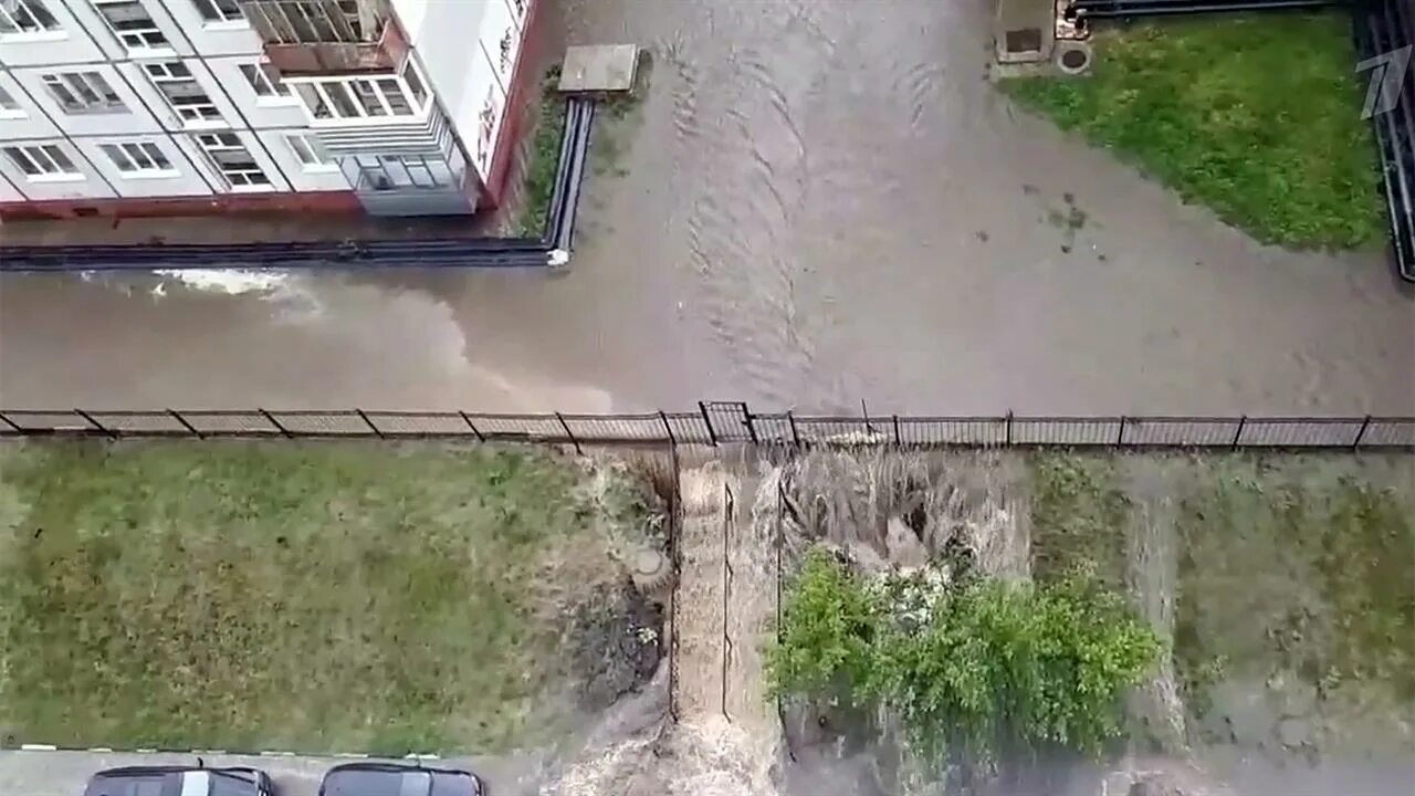 Дожди 1 июня. Линия 2 Брянск потоп. Брянск Бежица потоп. Ливневые дожди. Ливень потоп.