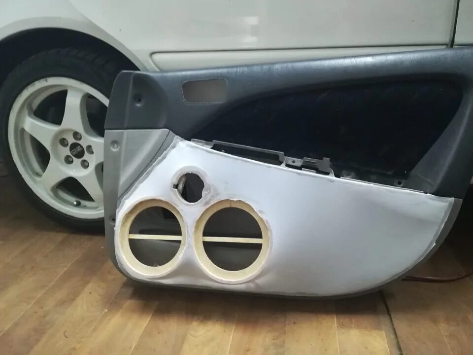 Подиумы toyota caldina 210. Caldina 246 автозвук. Подиум toyota corona premio. Обшивка двери toyota caldina 246. Обшивки под фронт toyota caldina st190.