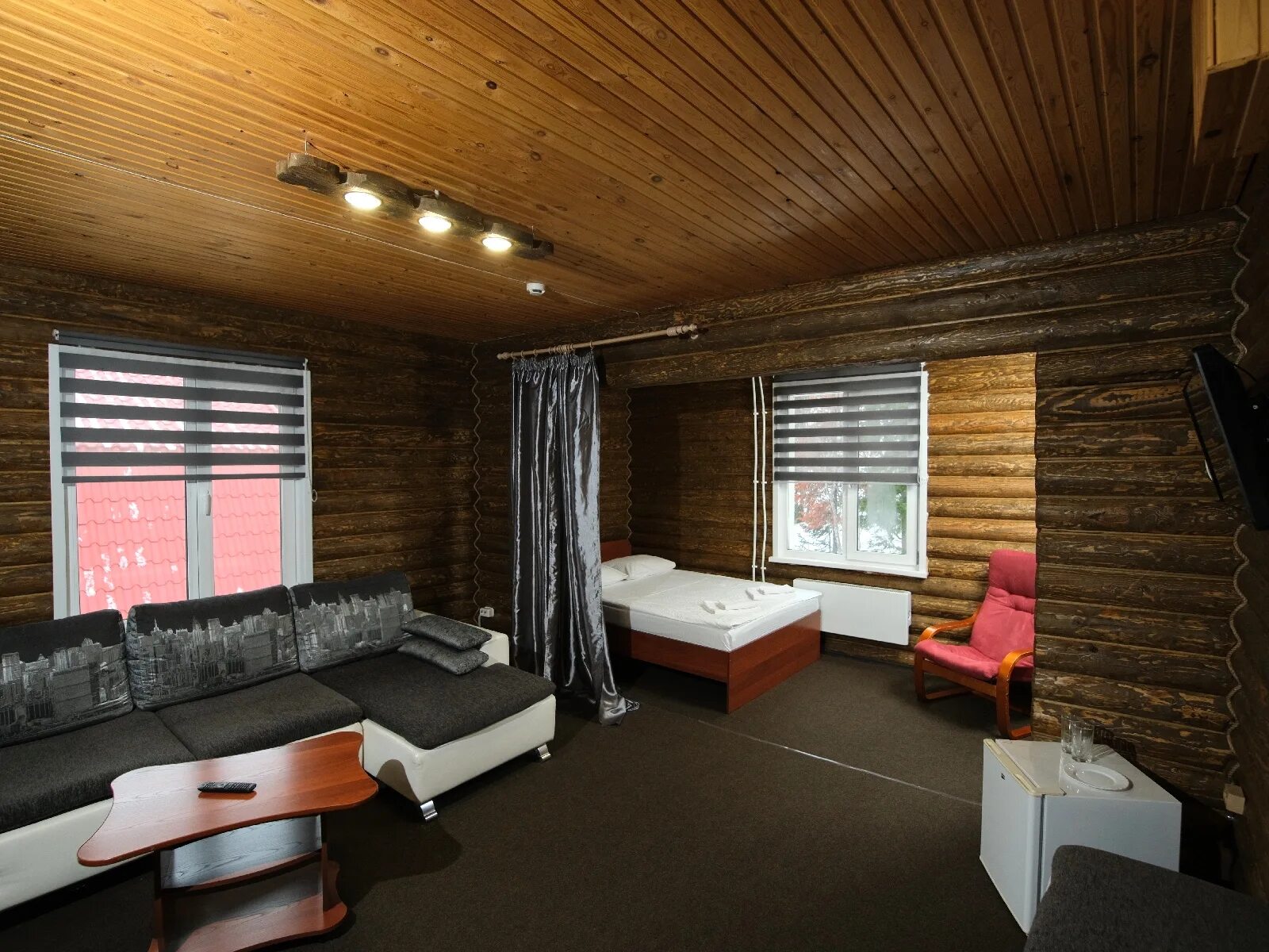 Эко хостел сибирь шерегеш. Сауна гостиница сибирь. Отель сибирь роза хутор. Новокузнецк. Сафари клуб красноярск ресторан.