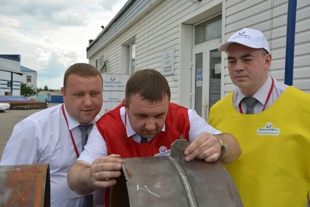 Накс сварщика. Транснефть сварка. Оператор сварки. Заставка сварщик транснефть на рабочий стол. Сварщик транснефть.