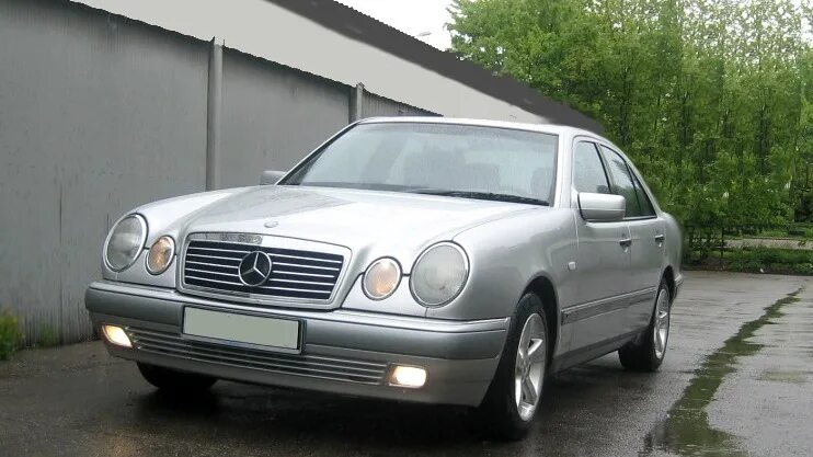 Mercedes w210 1996. Мерседес 210 1996. 210w 95. Мерседес 210 дизель механика.