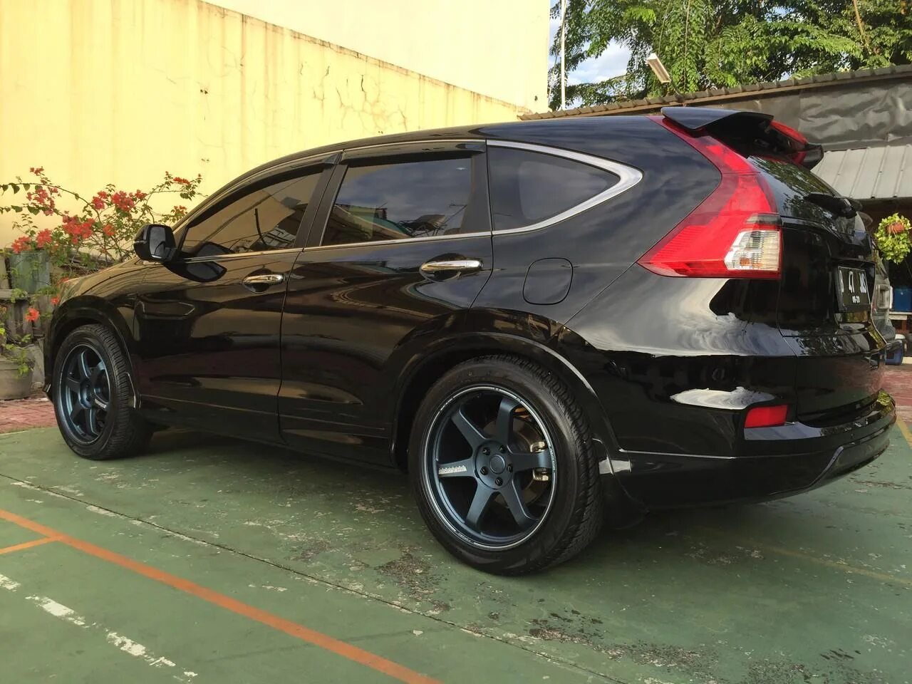 Диски срв. Honda crv r20. honda crv 3 черные диски. honda crv 2012 диски 20. honda crv 2008 на черных дисках.