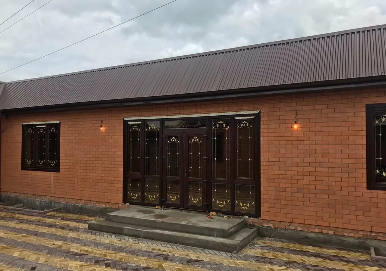 Беркат дом в экажево. Кирпичные здания в ингушетии. 1 микрорайон малгобек. Красивые дома в ингушетии. Дом в ингушетии.