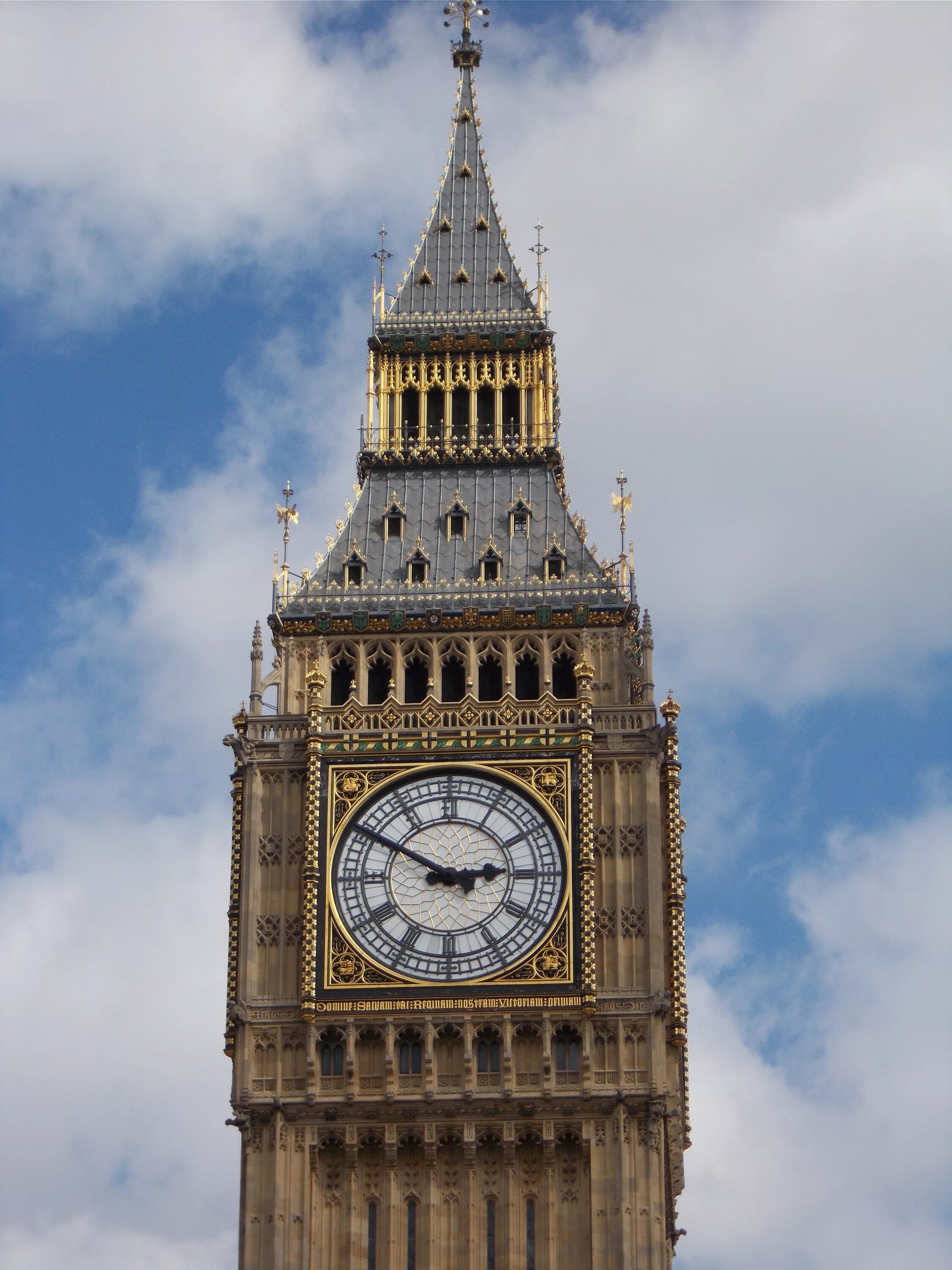 Watching britain. Башня Биг Бен в Лондоне. Биг-Бен (башня Елизаветы). Часовая башня Биг Бен. Англия часы Биг Бен.