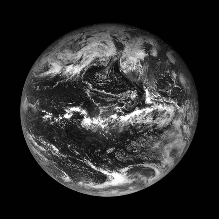 Картина темная луна. Снимок земли. Черная Планета. Первые снимки земли. Планета земля черно белая.