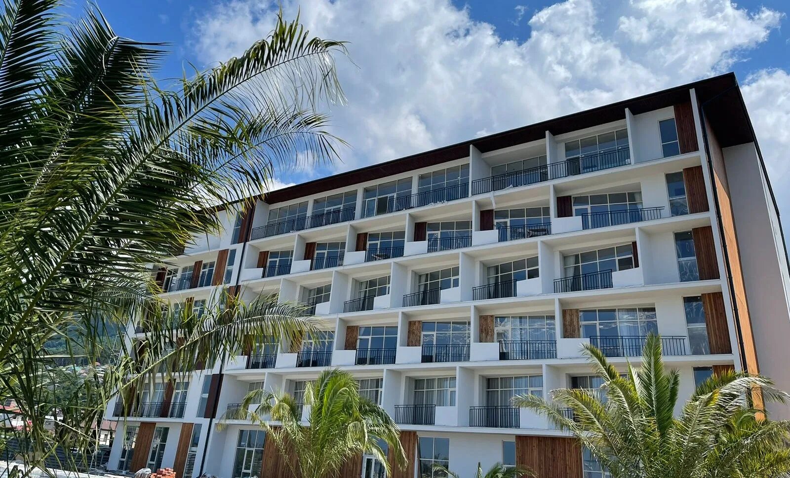 Отель малибу гагры. Гагра малибу 2. Отель "malibu (малибу)", бывш. Sun palace gagra 4 абхазия гагра. Парк аттракционов малибу гагра абхазия.