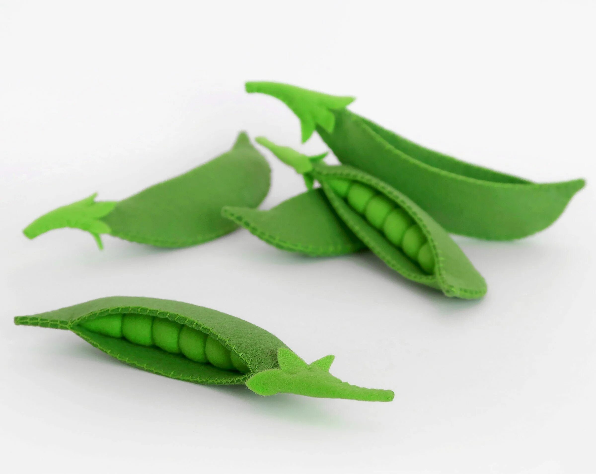 Вязаный стручок с горошинами. Стручок горошка из ткани. Горох внутри. Горох радужный. Горошины в стручке крючком.