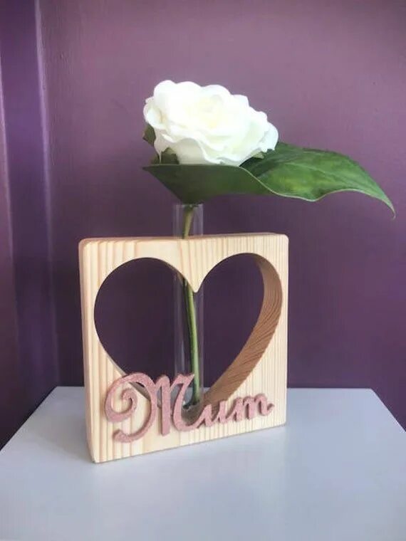Поделки из фанеры. Оригинальная открытка из дерева. Подарок на день матери из дерева. Подарок маме из дерева. Сувениры из фанерки.