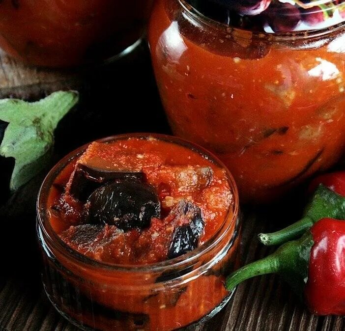 Болгарский овощной салат Манжо. Лечо с баклажанами помидорами. Лечо из баклажанов и перца с помидорами на зиму. Баклажаны Манжо.