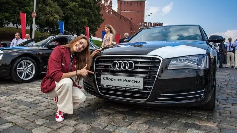 Audi a6 олимпийцев. Машины олимпийцам 2012. Машины чемпионам подарки олимпийским. Машины олимпийцам 2022.