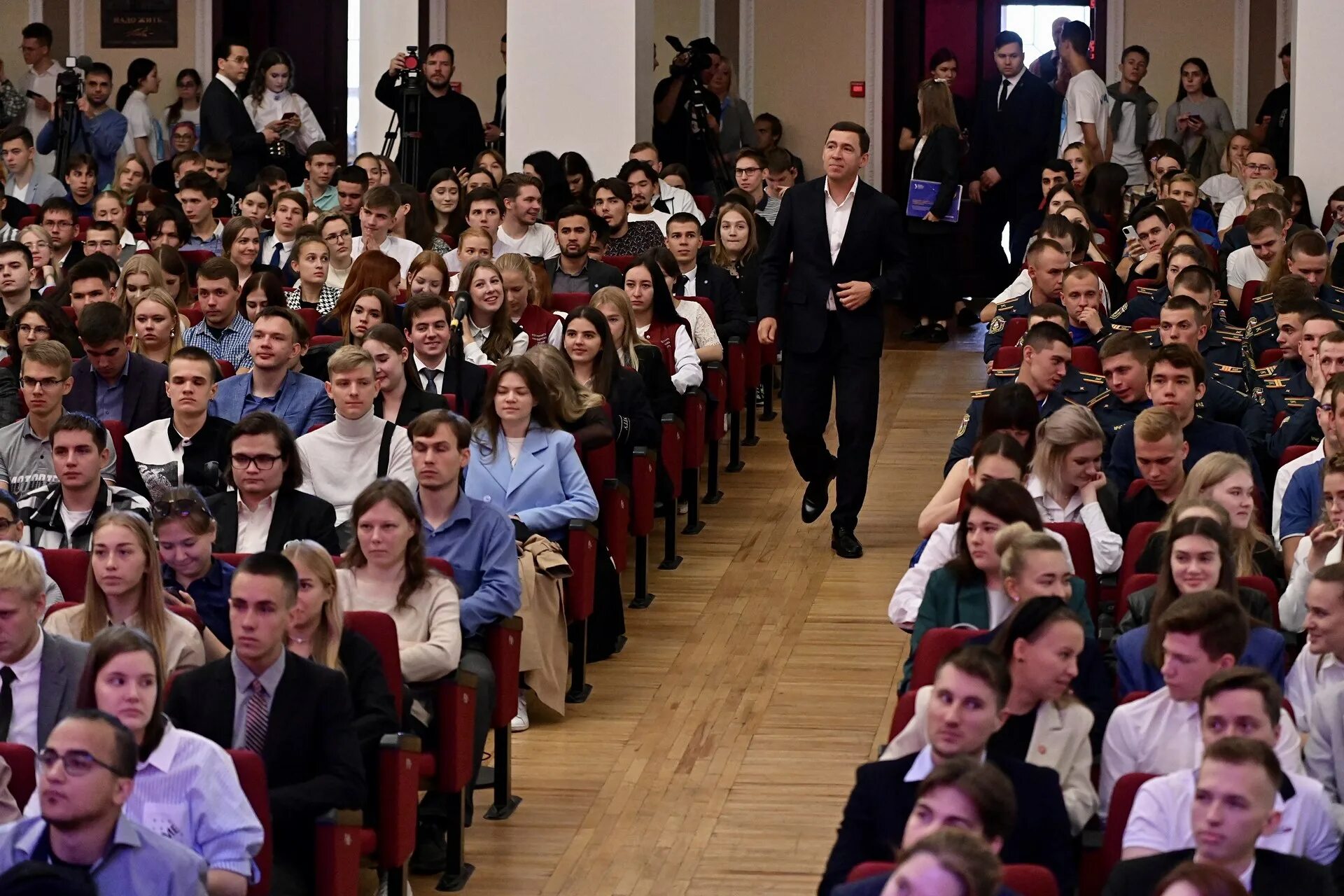 Уральские студенты. Студенты екатеринбург. Студент. Уральские студенты. Квиз среди студентов квиз.