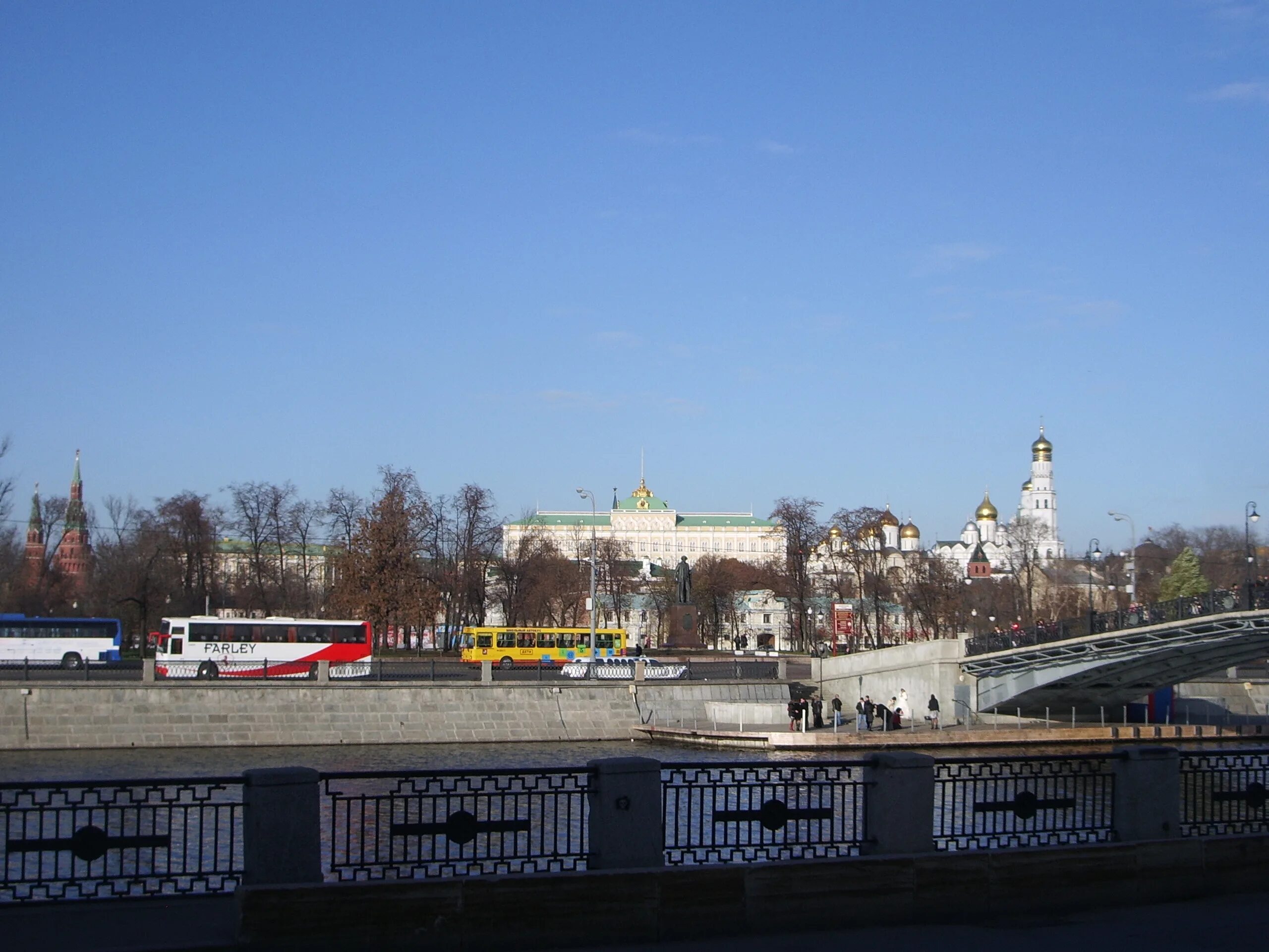 Болотная площадь в Москве. Сквер на Болотной площади в Москве. Моска Болотная площадь. Болотный парк Москва.