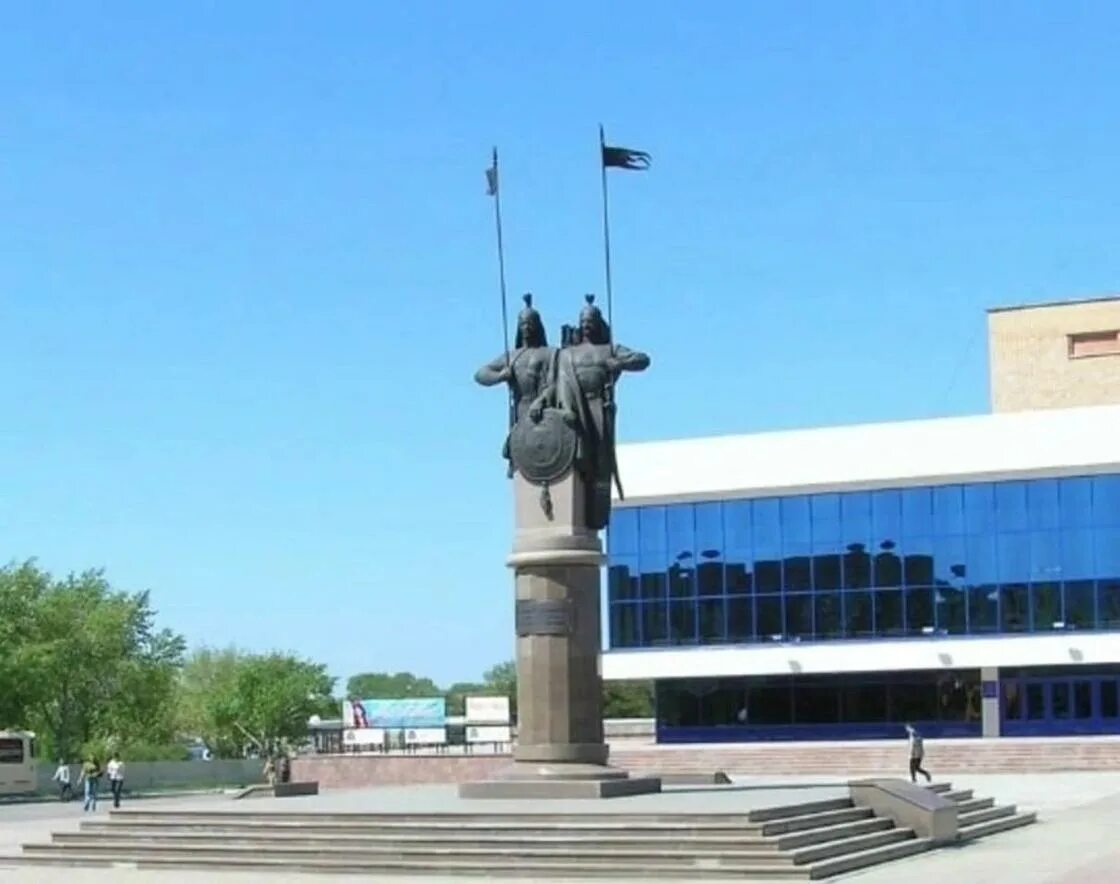 Резиденция абылай хана в петропавловске. Памятник-обелиск в петропавловске. Памятники петропавловск казахстан. Памятник абылай хану в петропавловске. Памятники петропавловск казахстан.