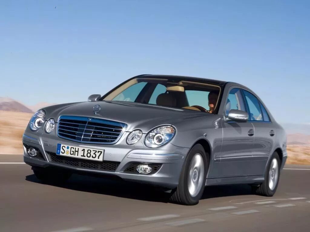 Ли 200 автомобиль. Мерседес-Бенц e 200. Mercedes Benz e200. Mercedes-Benz e200 e. Мерседес е200.