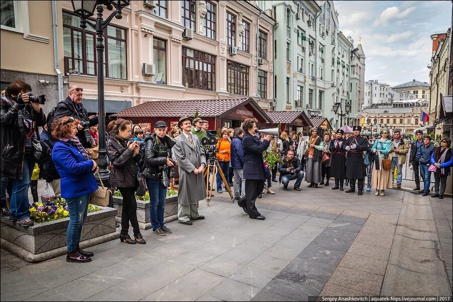 Гто сейчас. Люди на улицах Москвы сегодня. Москва люди. Москва люди сейчас на улице. Обстановка на улицах Москвы сейчас.