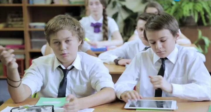 Классная школа ученики. Классная школа сериал владлен. владлен в сериале про школу. красная школа сериал. степа уткин классная школа актёр.