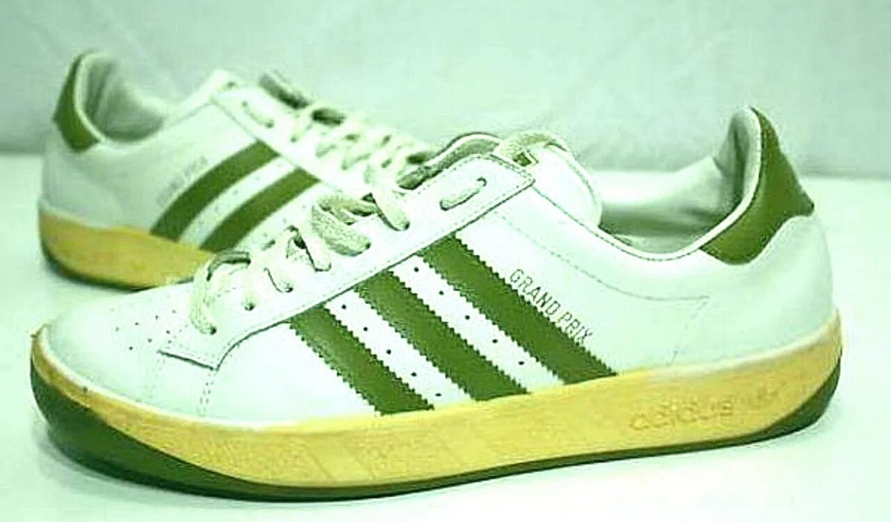 Адидас классика 80 х. Кроссовки адидас 80-90. Adidas 80-х кроссовки. Adidas Spezial 90. Adidas Gazelle 90s.