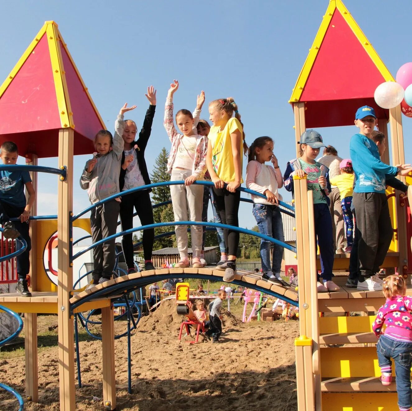дети открытая площадка. и. открытие детской площадки в электрогорске. детская площадка в саду. детская площадка гагарина 21.