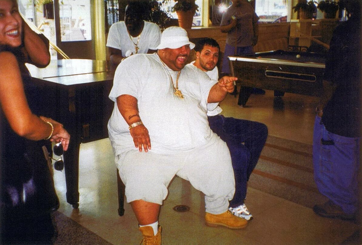 Big pun смерть. Fat Joe big pun. Big pun похороны. Big pun могила.