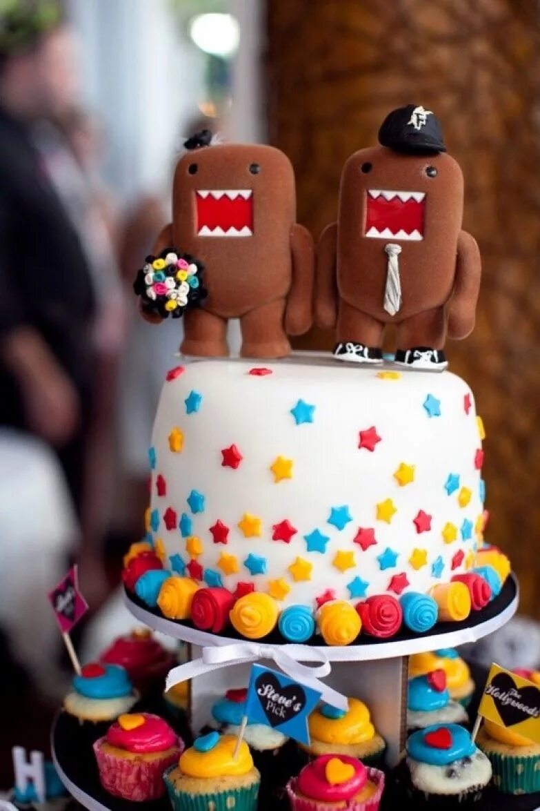 Фото торта с приколом. Необычные торты. Необычный свадебный торт. Необычные торты на день рождения. Креативные торты на день рождения.