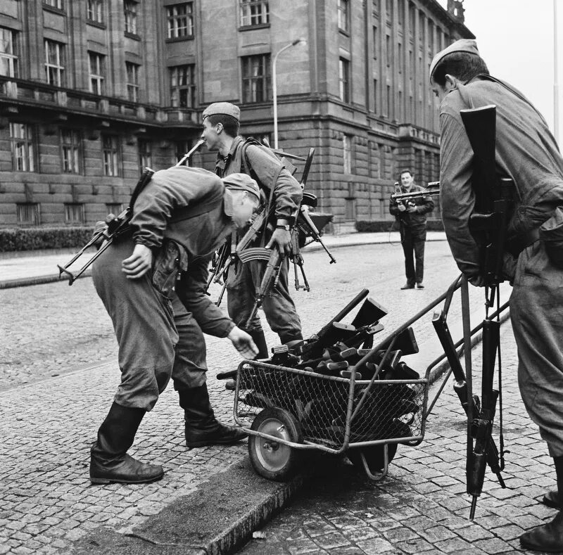 Чехословакия реформы. Советские войска в Праге 1968. Операция «Дунай». Чехословакия, 1968 год..