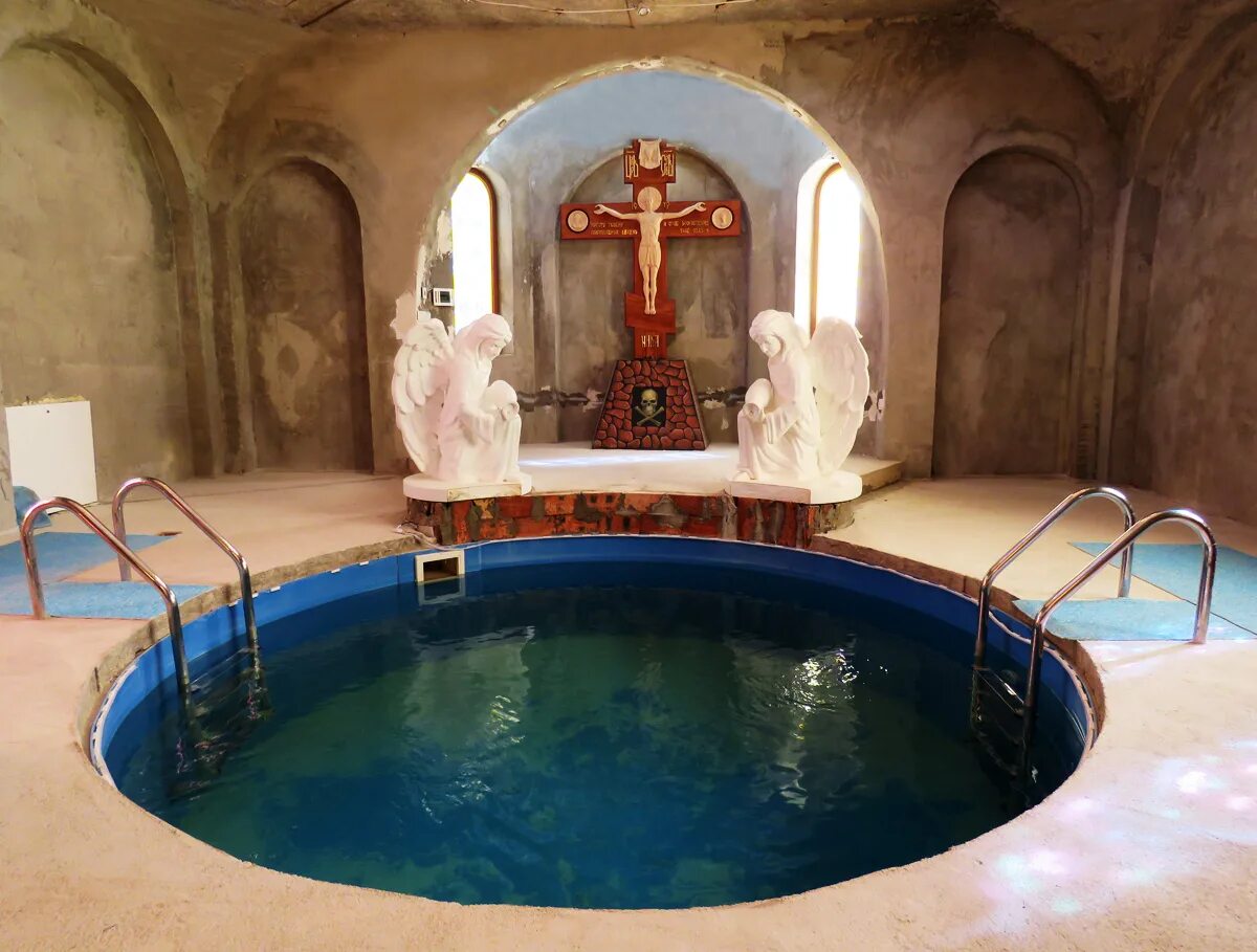 купель в монастыре